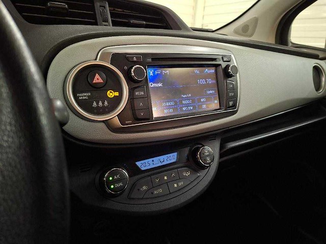 Toyota yaris 1.5 full hybrid aspiration 2014 | 8-tgn-70 - afbeelding 3 van  19