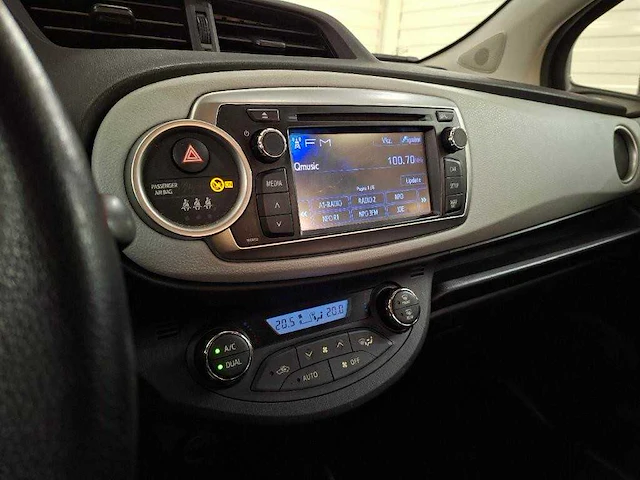 Toyota yaris 1.5 full hybrid aspiration 2014 | 8-tgn-70 - afbeelding 3 van  19