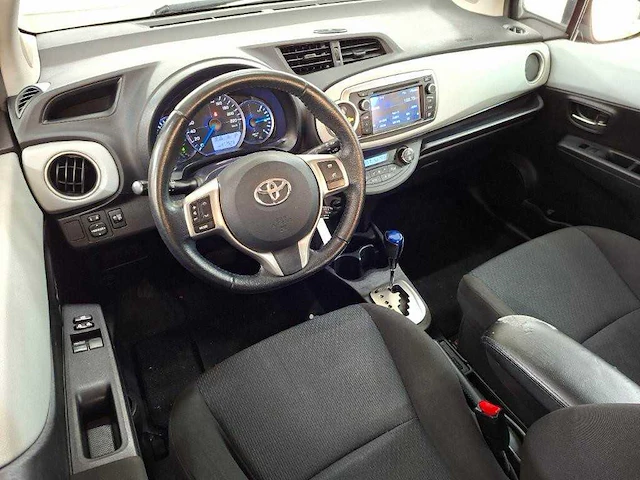 Toyota yaris 1.5 full hybrid aspiration 2014 | 8-tgn-70 - afbeelding 16 van  19
