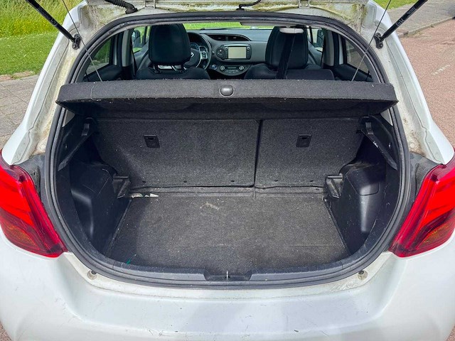 Toyota yaris 1.5 hybrid dynamic automaat, xf-061-t - afbeelding 15 van  16