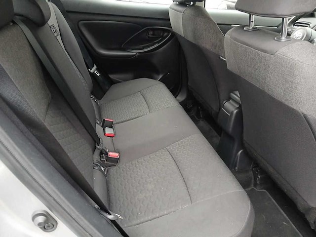Toyota yaris cross 1.5 hybrid 2wd business edition 2023 | 26-78-40 - afbeelding 8 van  18