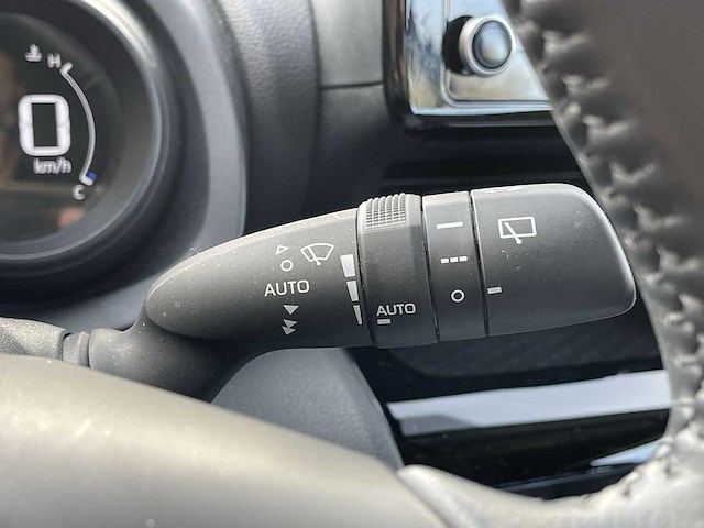 Toyota yaris cross 1.5 hybrid 2wd business edition 2023 | 26-78-75 - afbeelding 19 van  31