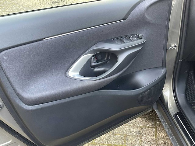 Toyota yaris cross 1.5 hybrid dynamic 2023 | 20-20-64 - afbeelding 16 van  27