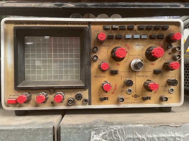 Tr-4657 dual beam oscilloscope - afbeelding 2 van  5