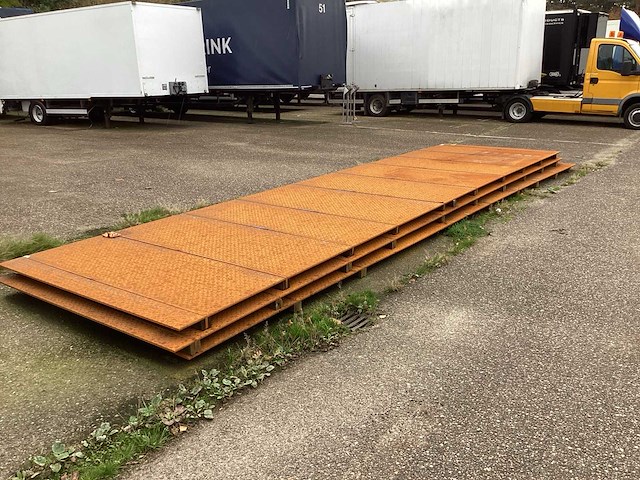 Traanplaat 1.5 cm dik een plaat staal - afbeelding 1 van  7