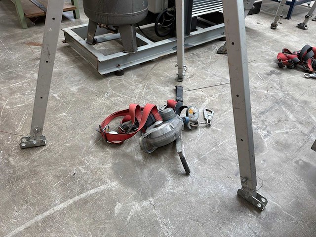Tractel hijsdriepoot met valbeveiliging - afbeelding 3 van  8