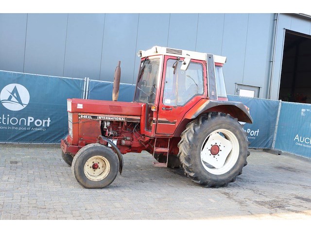 Tractor international 845 xl diesel 60kw 1982 (marge) - afbeelding 1 van  1