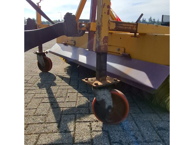 Tractor met veegrol, valmet, 405gl, 1988 - afbeelding 11 van  35