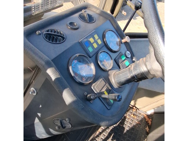 Tractor met veegrol, valmet, 405gl, 1988 - afbeelding 17 van  35