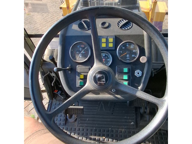 Tractor met veegrol, valmet, 405gl, 1988 - afbeelding 18 van  35