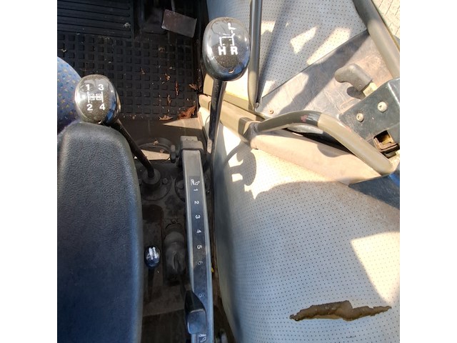 Tractor met veegrol, valmet, 405gl, 1988 - afbeelding 25 van  35
