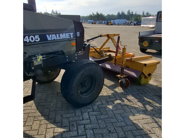 Tractor met veegrol, valmet, 405gl, 1988 - afbeelding 30 van  35