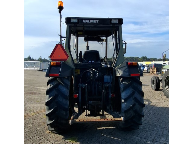Tractor met veegrol, valmet, 405gl, 1988 - afbeelding 32 van  35