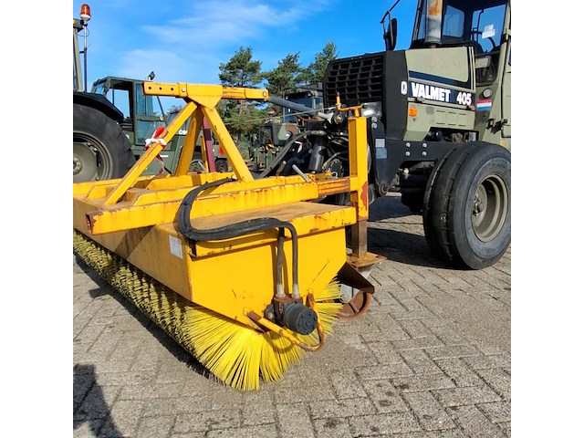 Tractor met veegrol, valmet, 405gl, 1988 - afbeelding 35 van  35