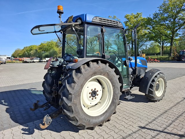 Tractor, new holland, t4.85f, 2015 - afbeelding 32 van  37