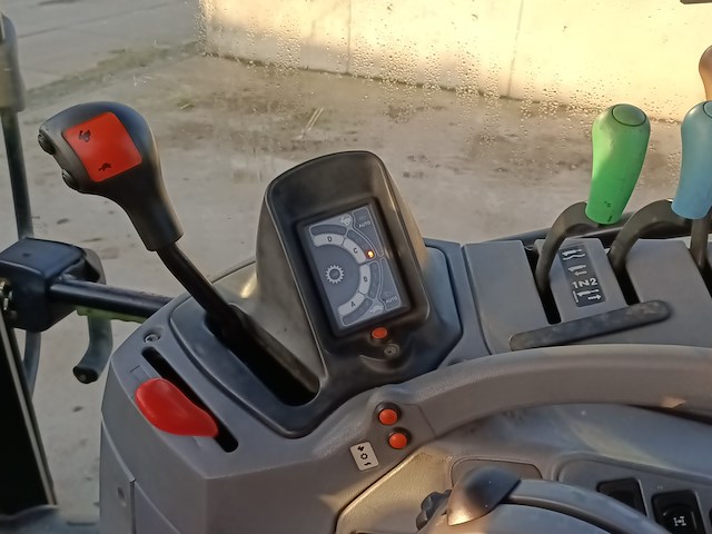 Tractor new holland, ts135a, bouwjaar 2007 - afbeelding 11 van  39