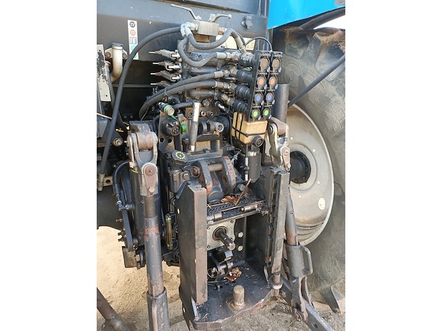 Tractor new holland, ts135a, bouwjaar 2007 - afbeelding 21 van  39