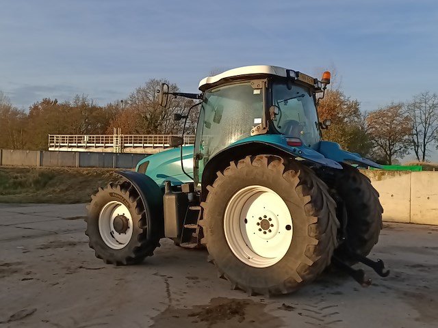 Tractor new holland, ts135a, bouwjaar 2007 - afbeelding 23 van  39