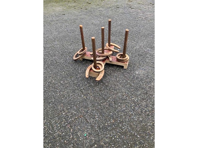 Traditional dutch game - horseshoe throwing - afbeelding 2 van  5
