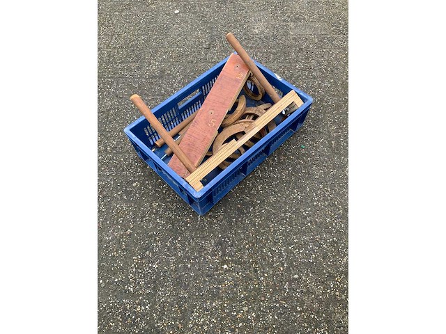 Traditional dutch game - horseshoe throwing - afbeelding 5 van  5