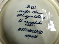 Traditioneel delfts blauw sierbord uit nederland met een afbeelding van een tankvrachtwagen van transportbedrijf wetro holland uit woudenberg - afbeelding 4 van  4