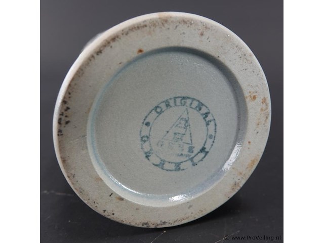Traditionele duitse bierpul (beer stein) van keramiek of steengoed met kobaltblauw reliëf en een tinnen deksel (zinndeckel) - afbeelding 5 van  5
