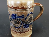 Traditionele duitse steengoed zoutglazuur bierpul