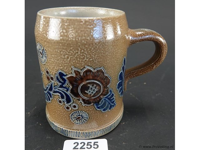 Traditionele duitse zoutgeglazuurde steengoed bierpul (salzglasur stein) - afbeelding 1 van  5