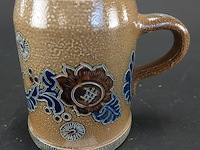 Traditionele duitse zoutgeglazuurde steengoed bierpul (salzglasur stein) - afbeelding 1 van  5