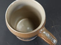 Traditionele duitse zoutgeglazuurde steengoed bierpul (salzglasur stein) - afbeelding 4 van  5