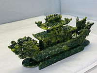Traditionele jade drakenboot - inclusief doos - afbeelding 3 van  5