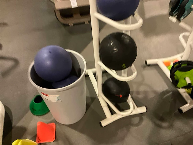 Trainingballen op rek - afbeelding 2 van  5
