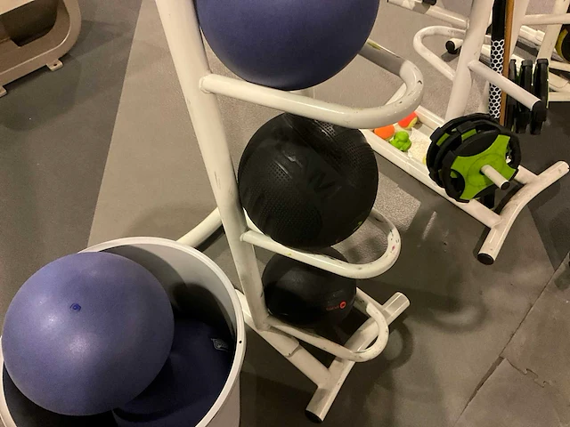 Trainingballen op rek - afbeelding 5 van  5