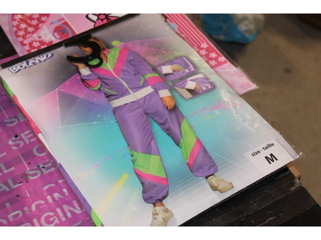 Trainingspak zie foto maat m in ds g - afbeelding 1 van  3