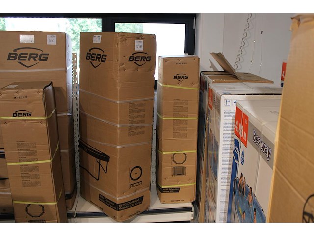 Trampoline berg champion regular 330 grey, doorsnede 330 cm, incl. safety net berg. nieuw in twee dozen. - afbeelding 1 van  3