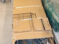 Trampoline met omheining berg. doorsnede 270 cm. compleetheid onbekend - afbeelding 2 van  3