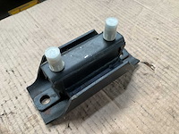 Transmission mount - afbeelding 1 van  2