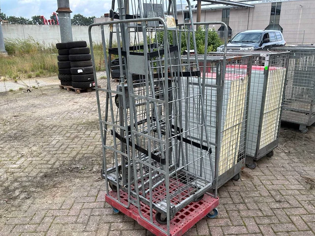 Transport karren met isolatie platen - afbeelding 8 van  9