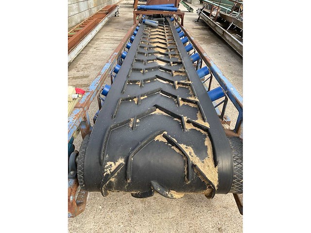 Transportband met voeder - afbeelding 3 van  6