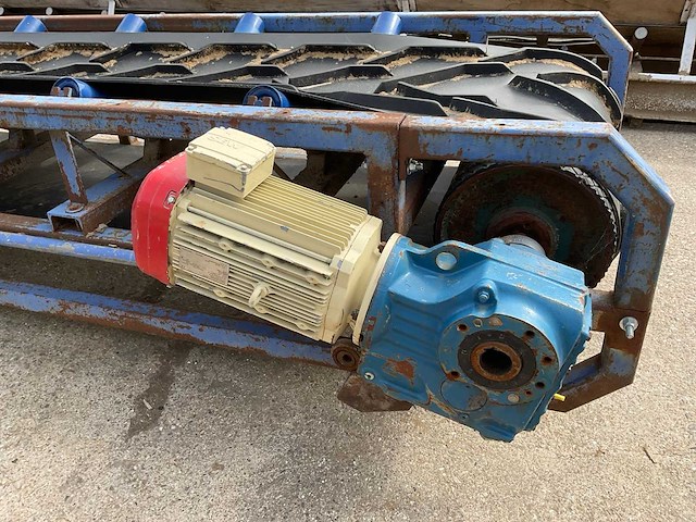 Transportband met voeder - afbeelding 4 van  6