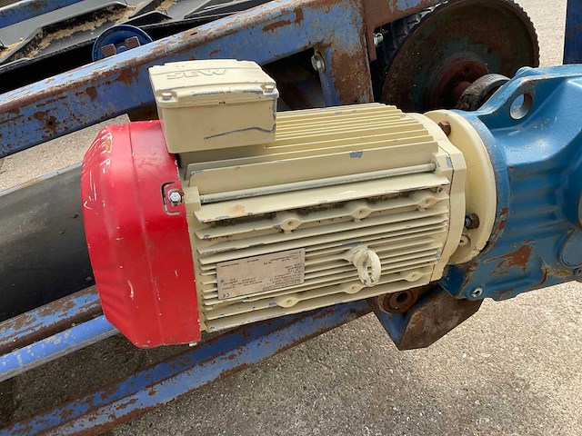 Transportband met voeder - afbeelding 5 van  6