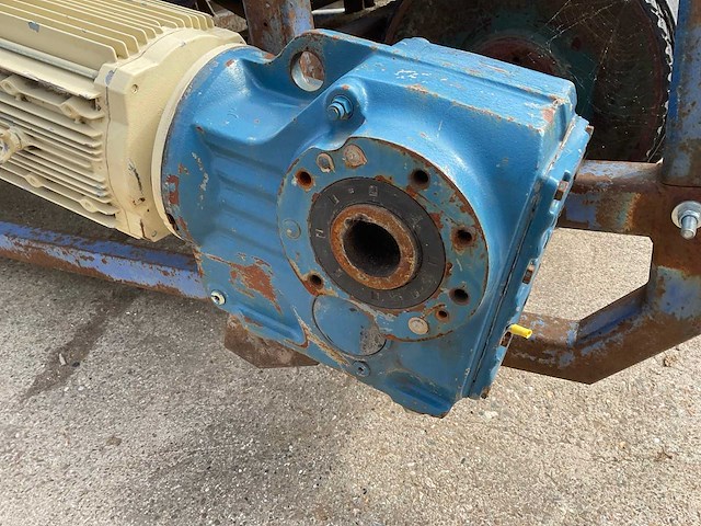 Transportband met voeder - afbeelding 6 van  6