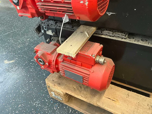 Transportband rollenbaan smal met motor (5x) - afbeelding 2 van  15