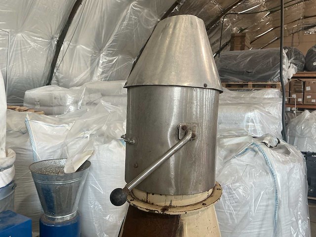 Transportbanden en vijzelsysteem met doseertrechter – onderdeel van complete lijn (zie combikavel 5) - afbeelding 5 van  23