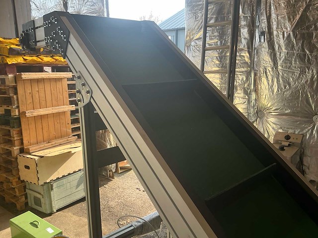 Transportbanden en vijzelsysteem met doseertrechter – onderdeel van complete lijn (zie combikavel 5) - afbeelding 14 van  23