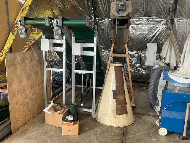 Transportbanden en vijzelsysteem met doseertrechter – onderdeel van complete lijn (zie combikavel 5) - afbeelding 12 van  23