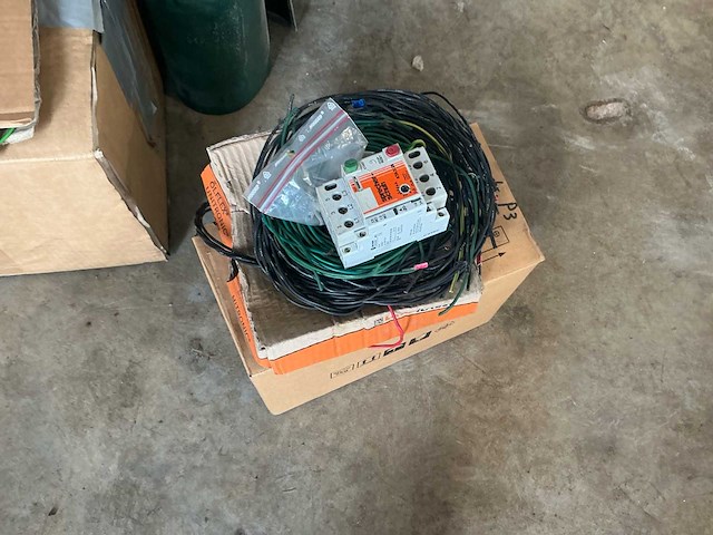 Transportbanden en vijzelsysteem met doseertrechter – onderdeel van complete lijn (zie combikavel 5) - afbeelding 21 van  23