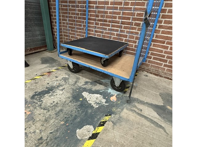 Transportkar en meubelhond - afbeelding 3 van  4