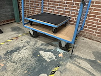Transportkar en meubelhond - afbeelding 3 van  4
