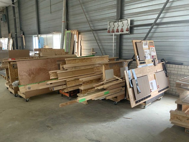 Transportkar met inhoud (11x) - afbeelding 1 van  4